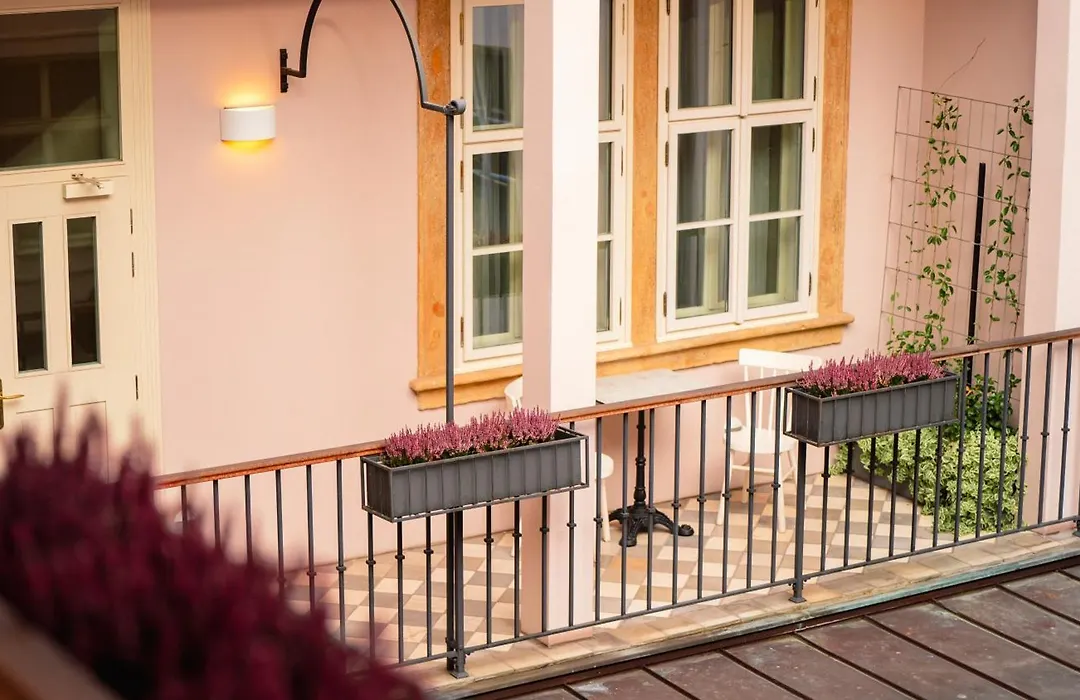 Hotel Golden Key Prague Castle-1